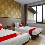 Oyo 92218 Pondokan Nadita Homestay Syariah